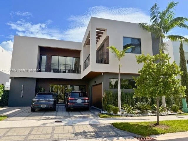 Single Family Residence in Doral