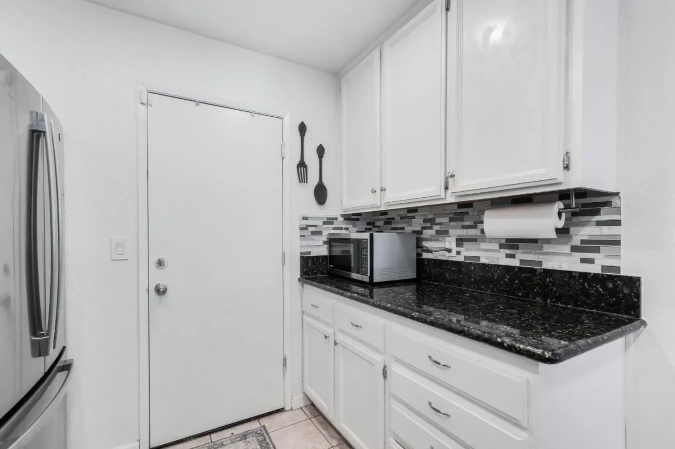5045 N Laguna Drive, Elk Grove, California, United States. - Photo 15