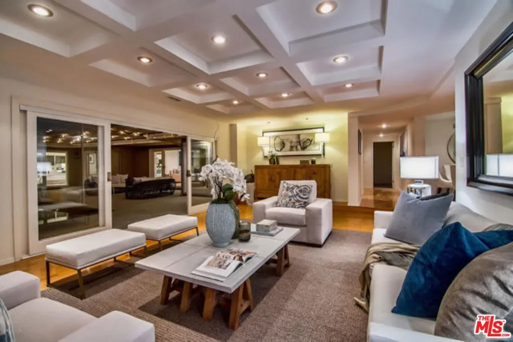 9633 Highridge Drive, Beverly Hills, California, United States. - Photo 24
