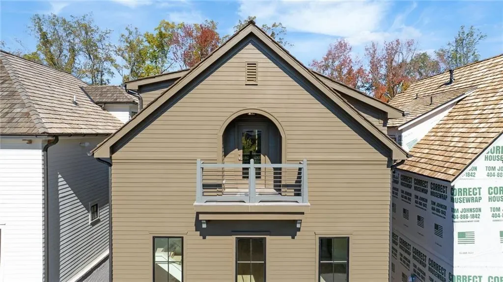 Exterior photo 4