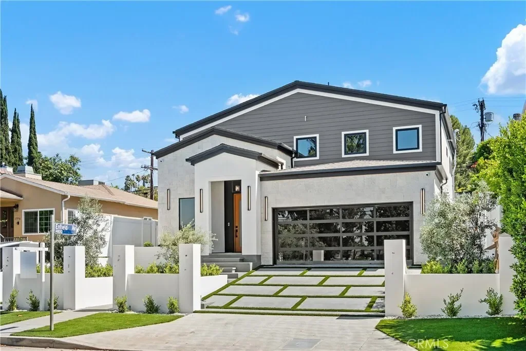 Exterior photo 2