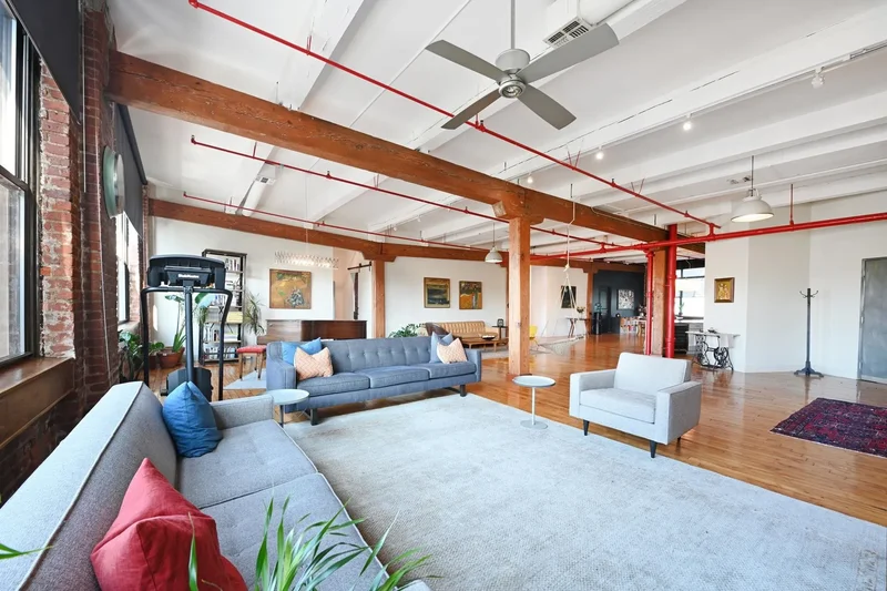 4 Bedrooms Condominium