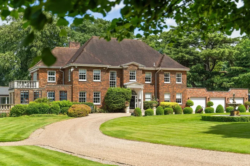 5 bedroom Detached House for sale in Brentwood