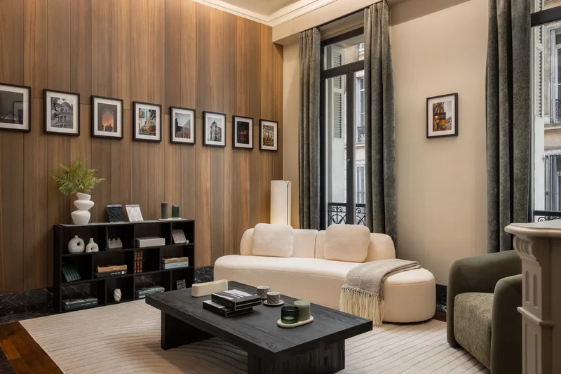 Marseille 8th Arrondissement, Carré D’or – Haussmann Style 2 Bedroom Apartment