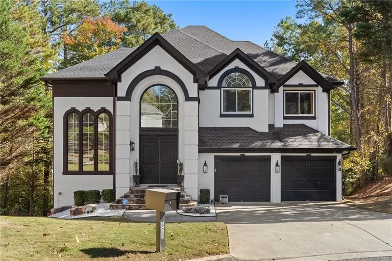 Single Family Residence in Roswell