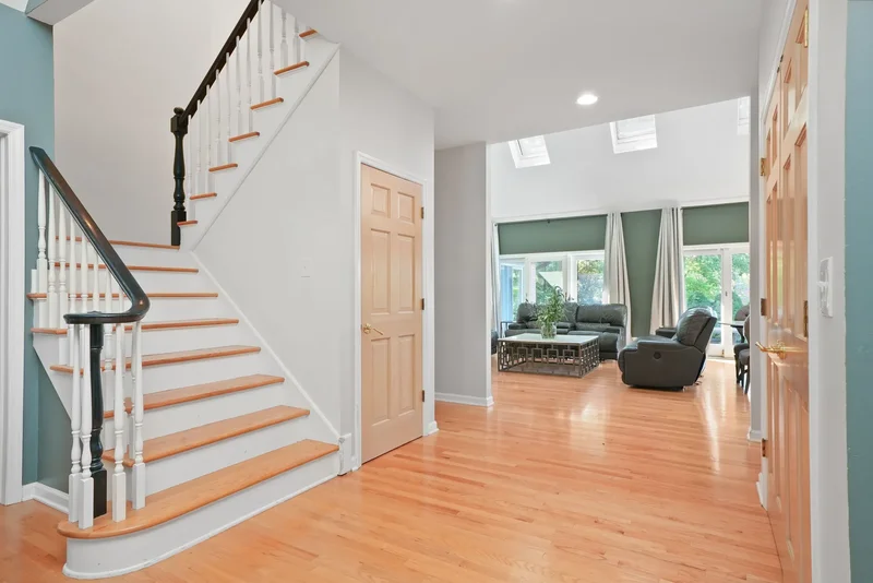39 Deverell Drive , North Barrington, IL 60010-6924, Barrington Hills, Illinois, United States. - Photo 5