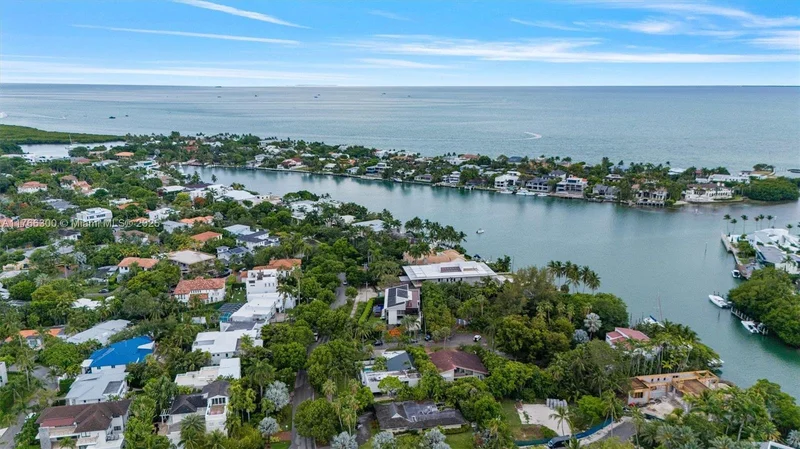 610 Harbor Cir, Key Biscayne, Florida, United States. - Photo 65