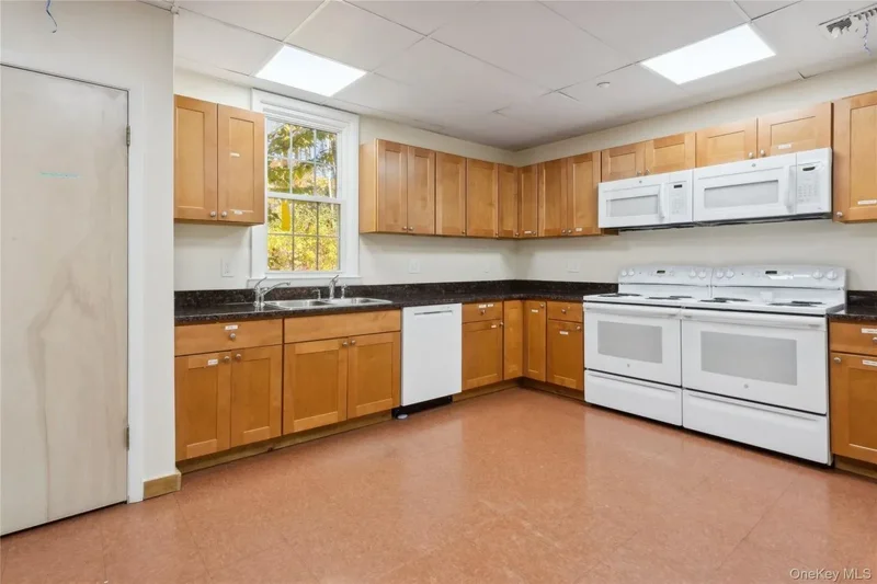 58 Goose Hill Road, Cold Spring Harbor, NY, 11724, USA, Cold Spring Harbor, New York, United States. - Photo 24