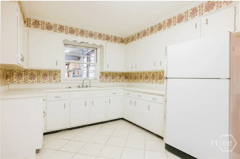 112 E Derenne Avenue, Savannah, Georgia, United States. - Photo 2