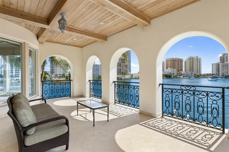 2716 Aqua Vista Blvd, Fort Lauderdale, Florida, United States. - Photo 2