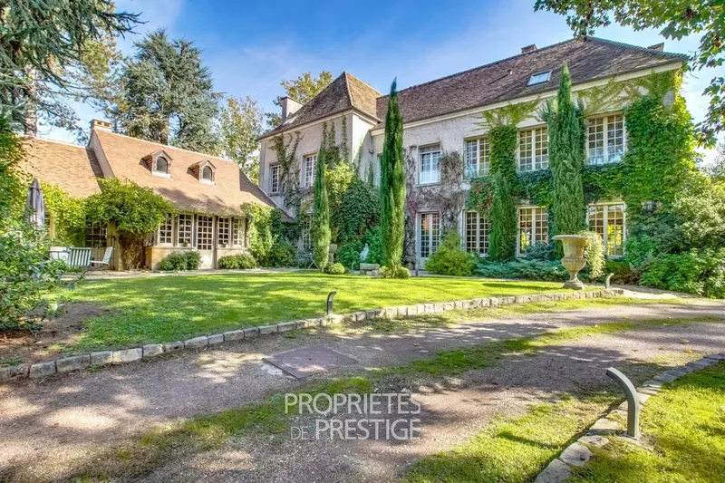 Montfort-l'Amaury, Île-de-France, France. - Photo 22