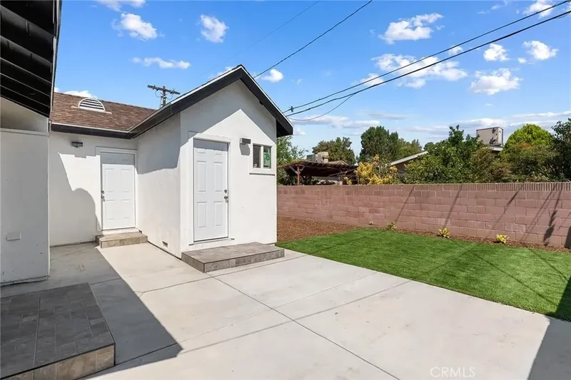 22723 Leonora Drive, Los Angeles, California, United States. - Photo 32