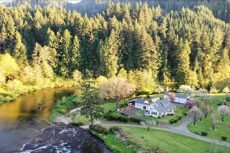 27277 Lower Smith River Road , Reedsport, OR 97467, Reedsport, Oregon, United States. - Photo 18
