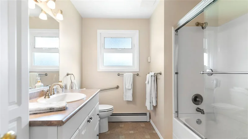 2059 Saltair Pl, Saanich, British Columbia, Canada. - Photo 30