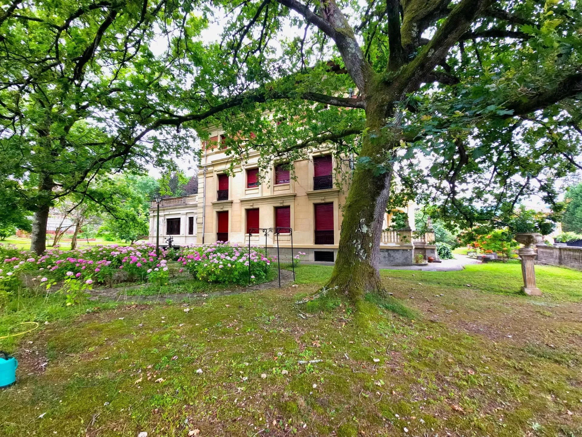 Exterior photo 3