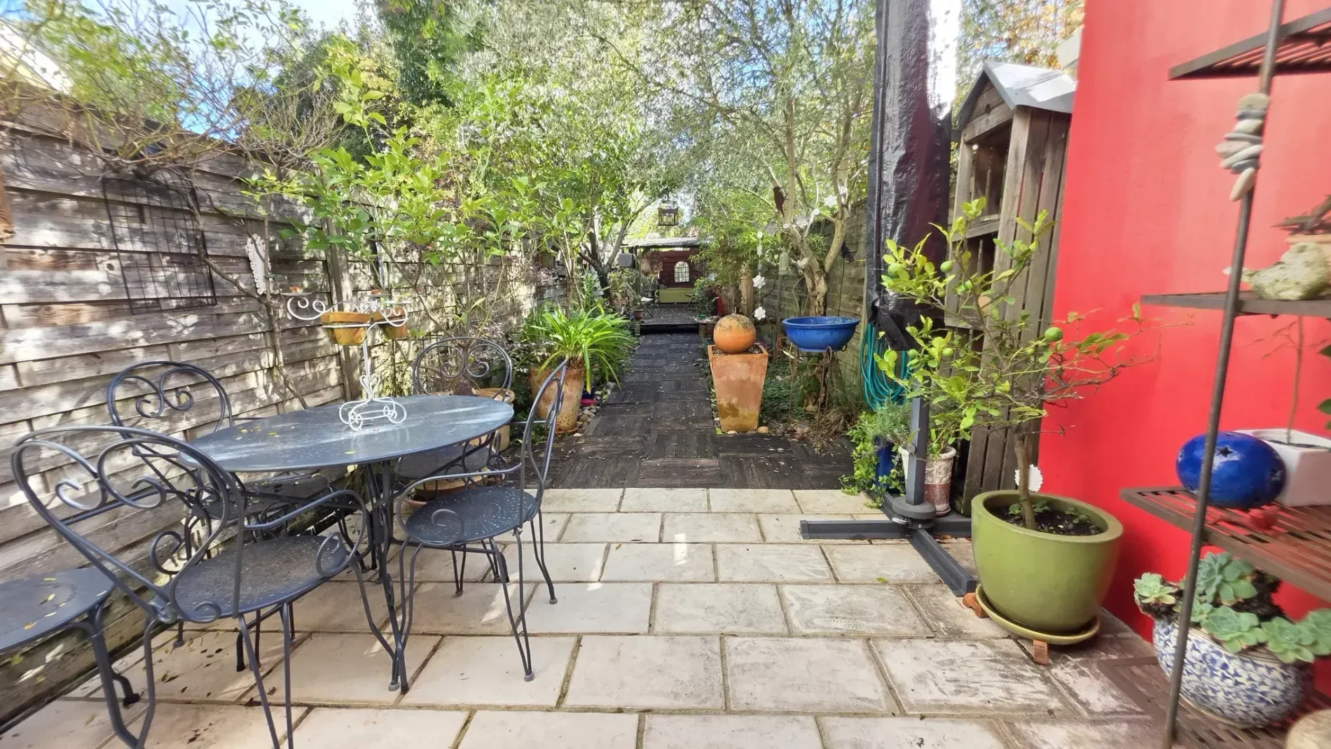 Exterior photo 1