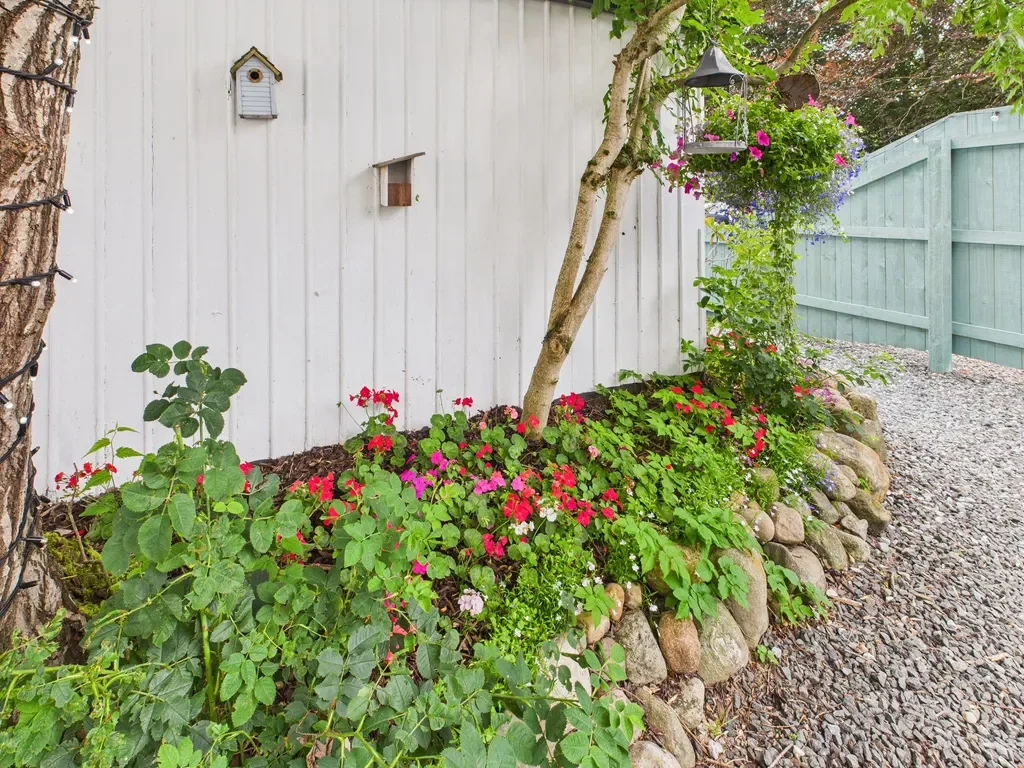 Exterior photo 8