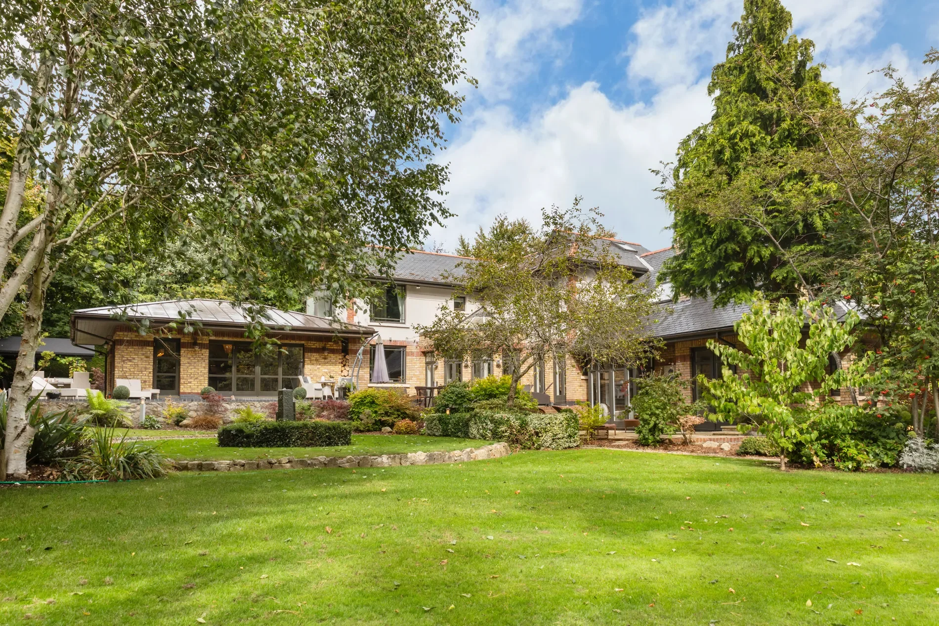 Exterior photo 6