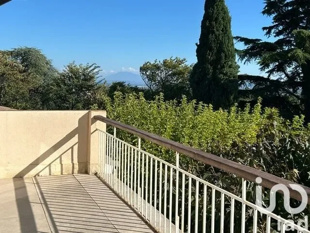 Exterior photo 5
