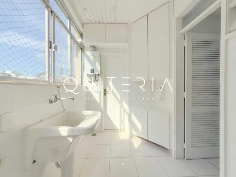 Av. Delfim Moreira, Praia do Leblon Posto 11, Apartamento em Andar Alto com Varanda para Venda com 1
