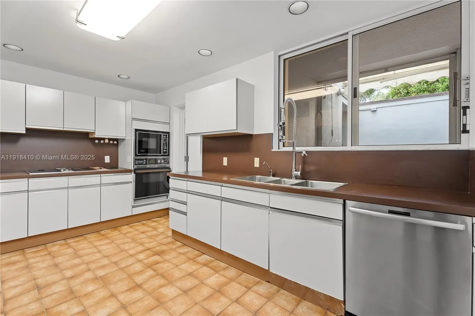 2475 S Bayshore Dr #2, Miami, Florida, United States. - Photo 28