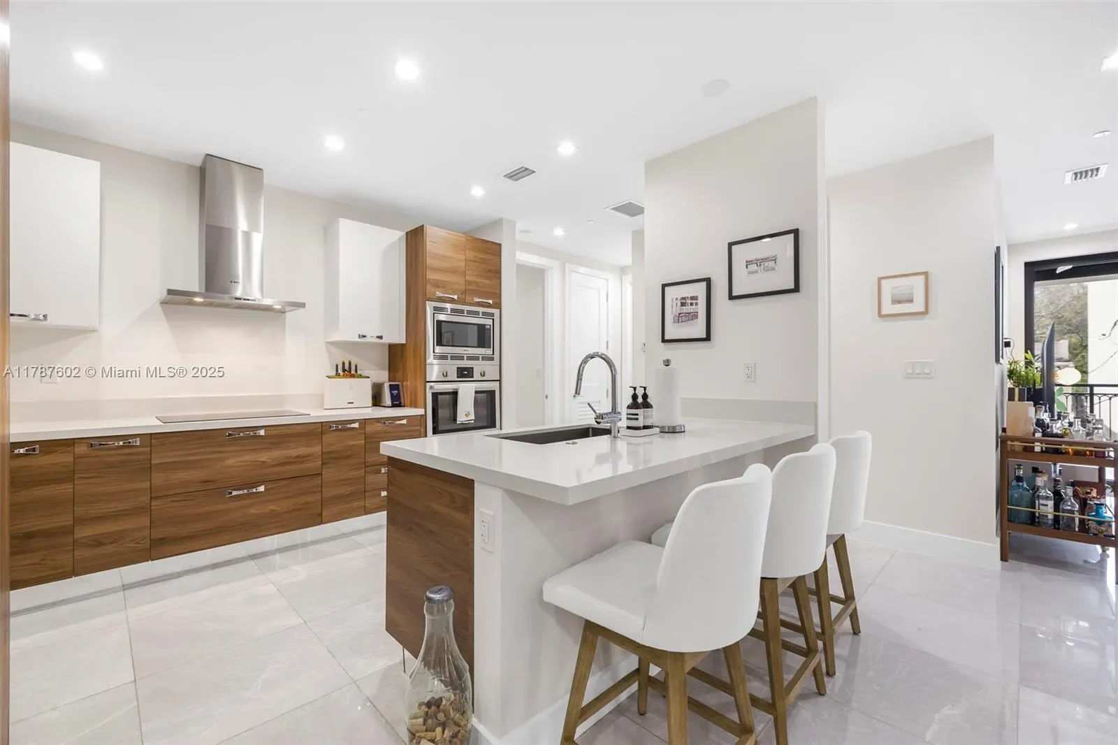 718 Valencia Ave 206, Coral Gables, Florida, United States. - Photo 12
