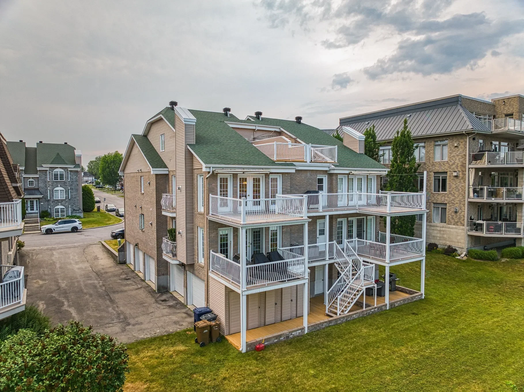 Exterior photo 7