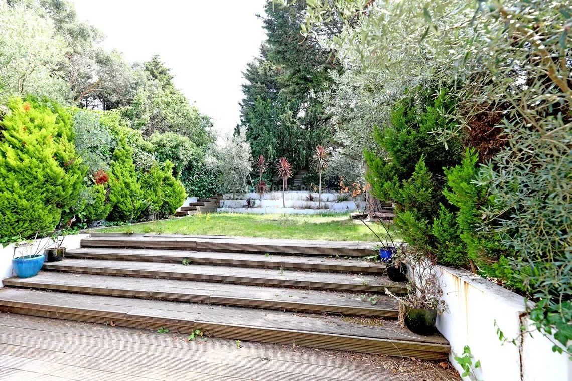 Beaufort Drive Hampstead Garden Suburb, London, England, United Kingdom. - Photo 5