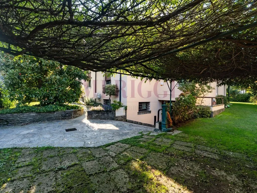 Via S. Pellico, Arcore, Lombardy, Italy. - Photo 26