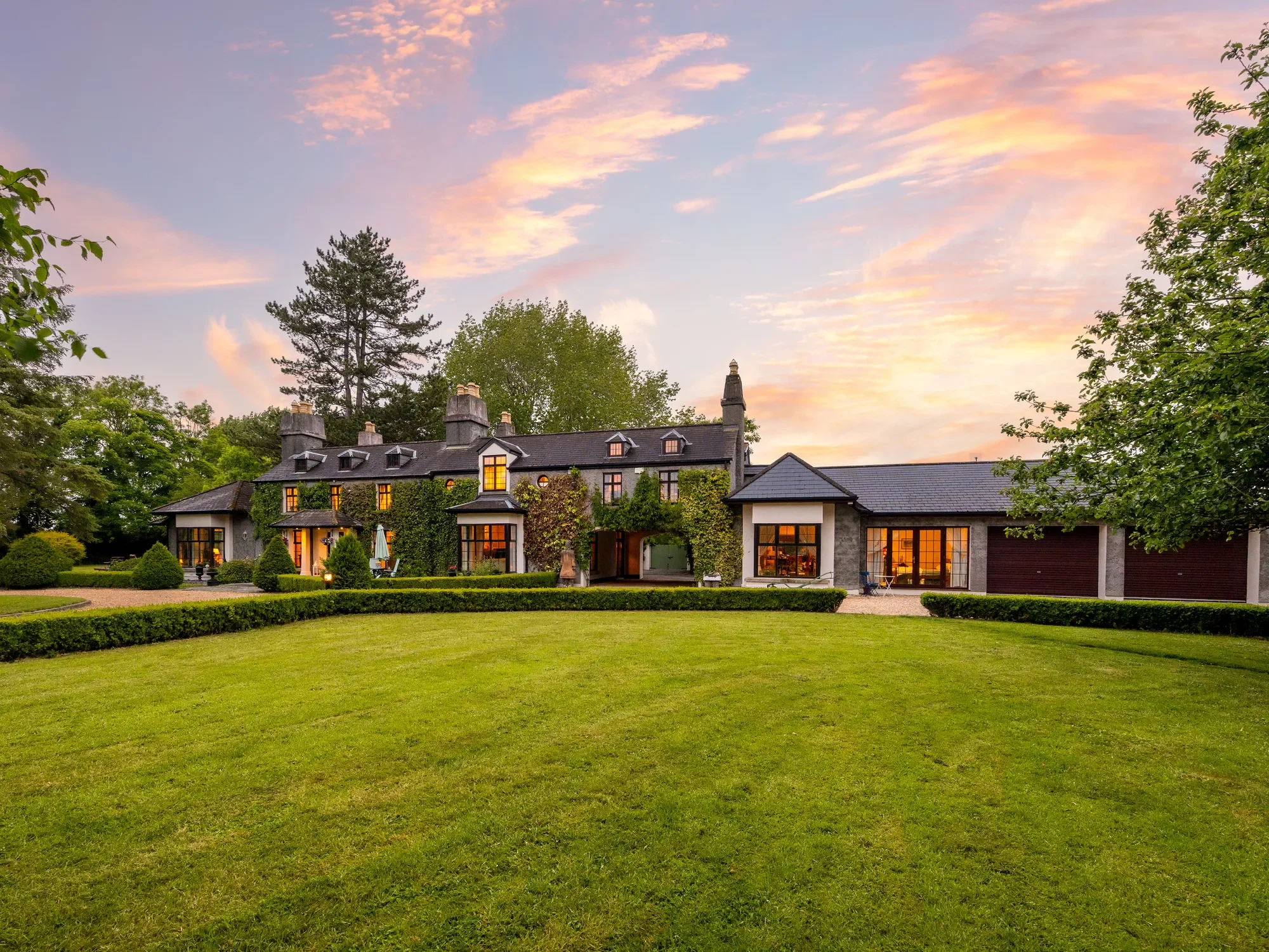 Exterior photo 8