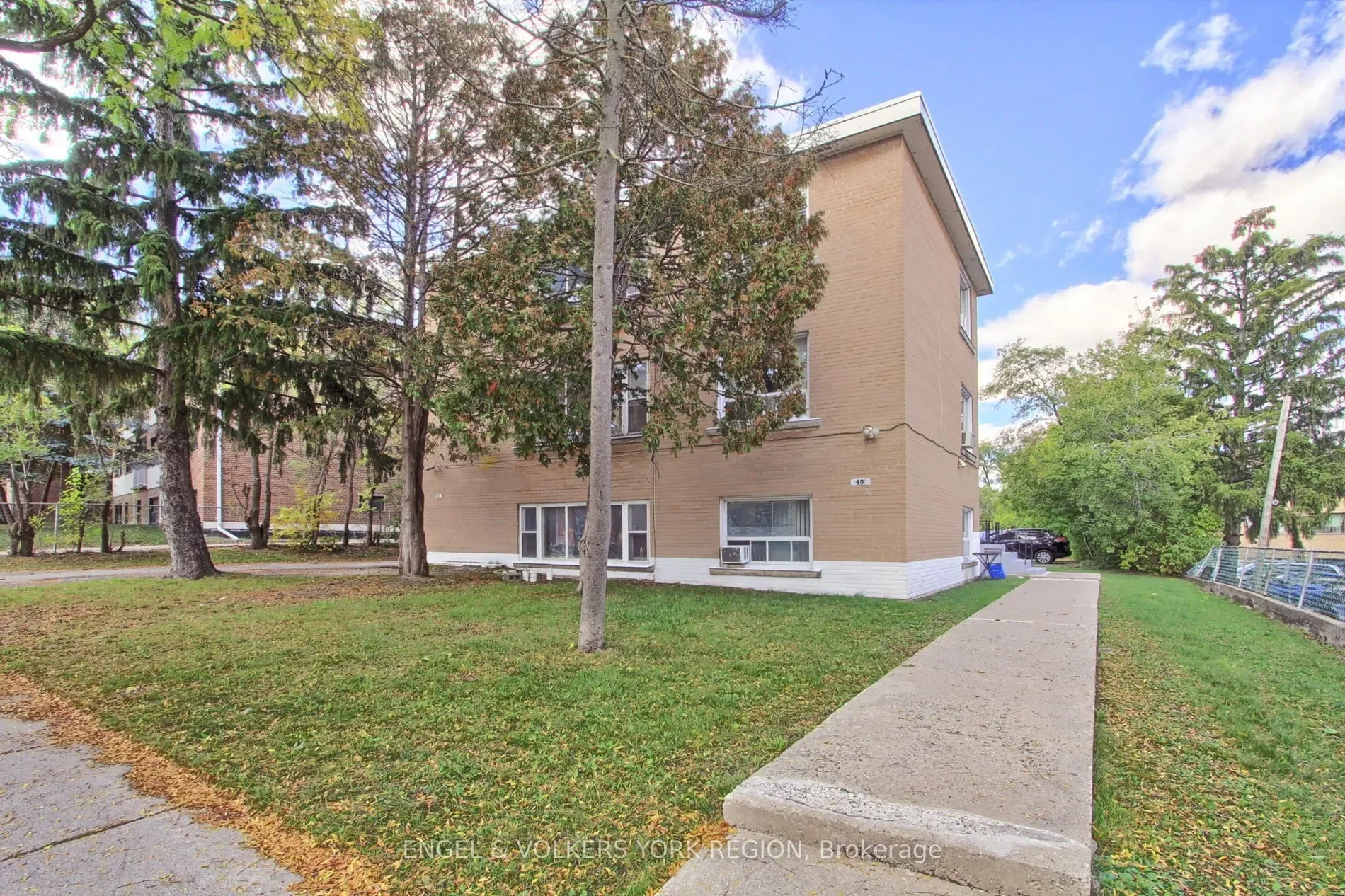Exterior photo 2
