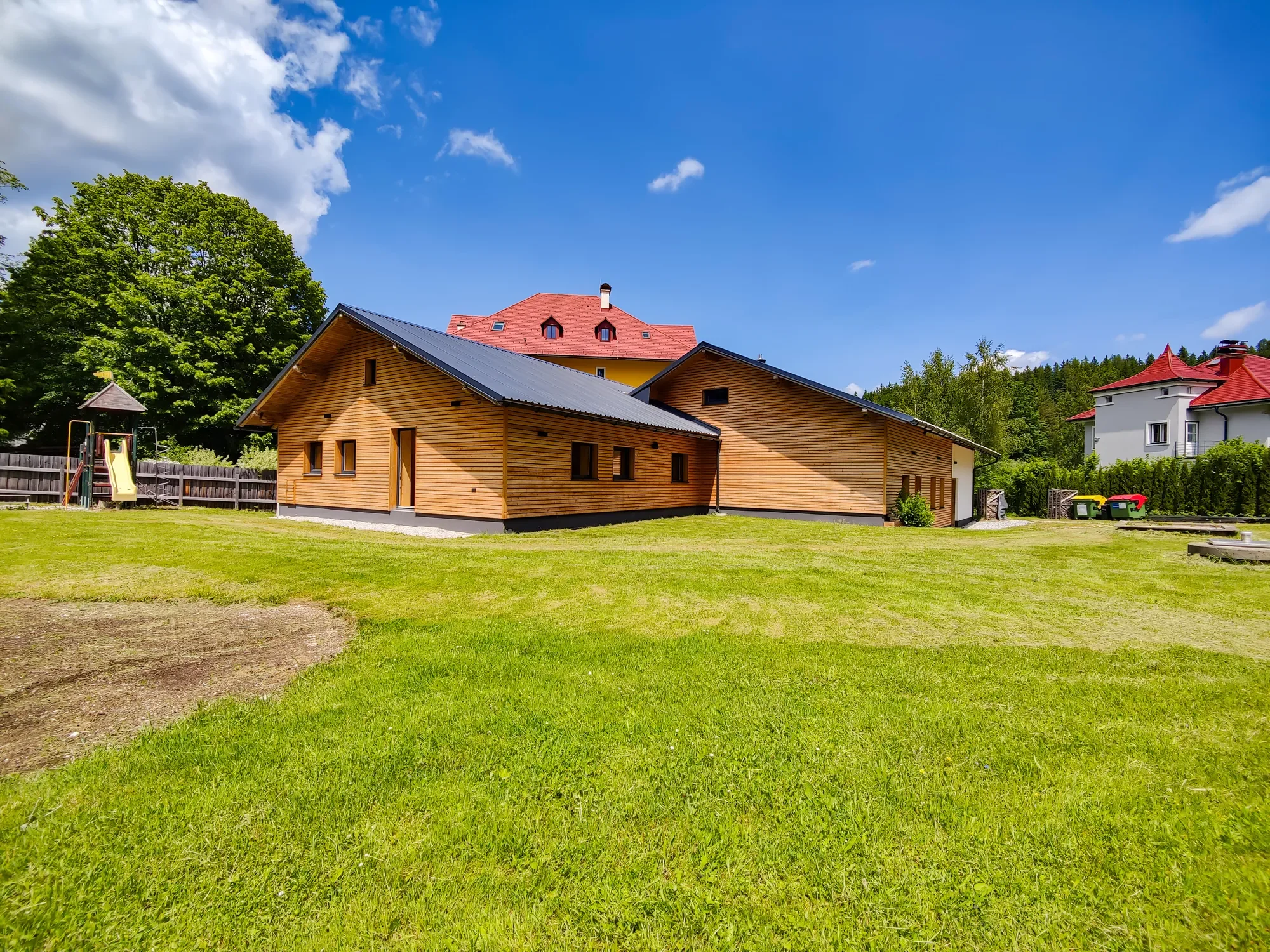 Exterior photo 2