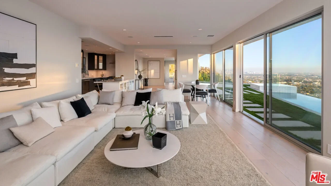 8515 Hedges Way, Los Angeles, California, United States. - Photo 8