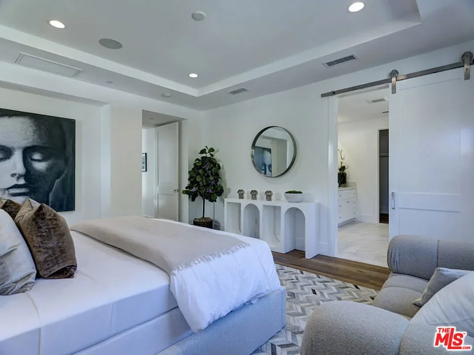 4747 Ambrose Avenue, Los Angeles, California, United States. - Photo 29