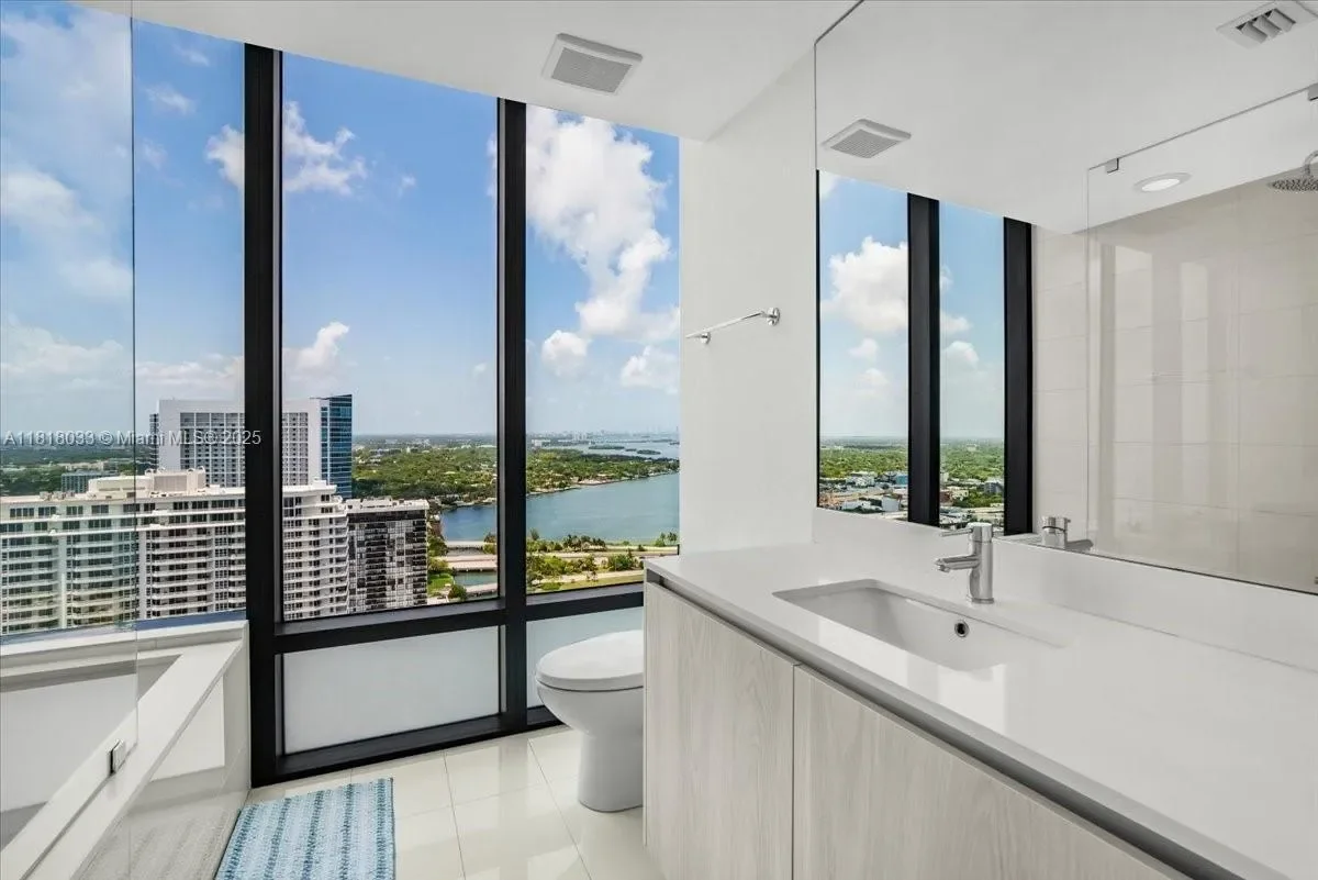 3131 NE 7th Ave 3306, Miami, Florida, United States. - Photo 34