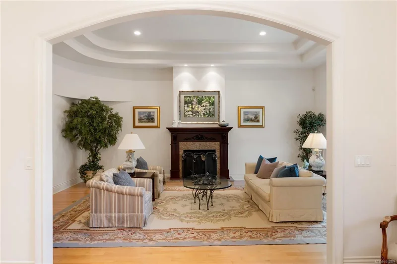 3721 Arbutus Ridge, Saanich, British Columbia, Canada. - Photo 2