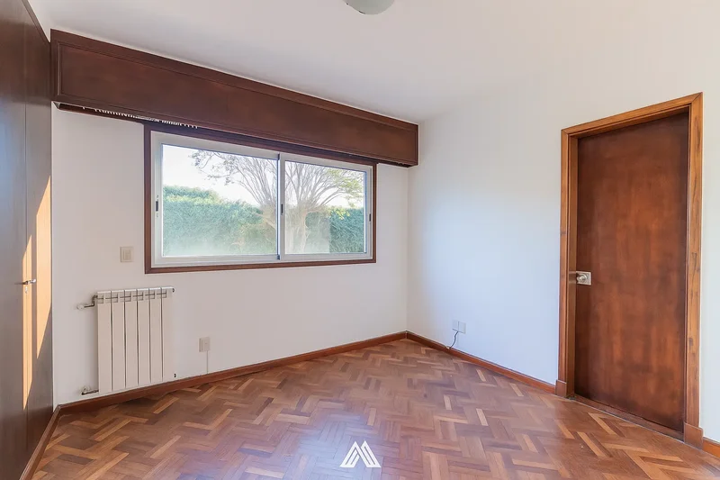 Elegant Residence in a Prestigious Neighborhood Near the Lawn Tennis Club