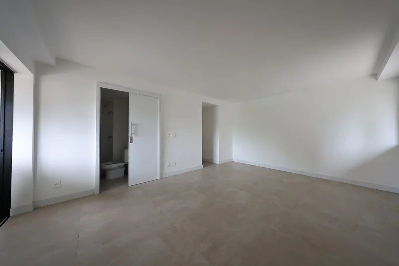 Apartment In A Full Service Development In Leblon