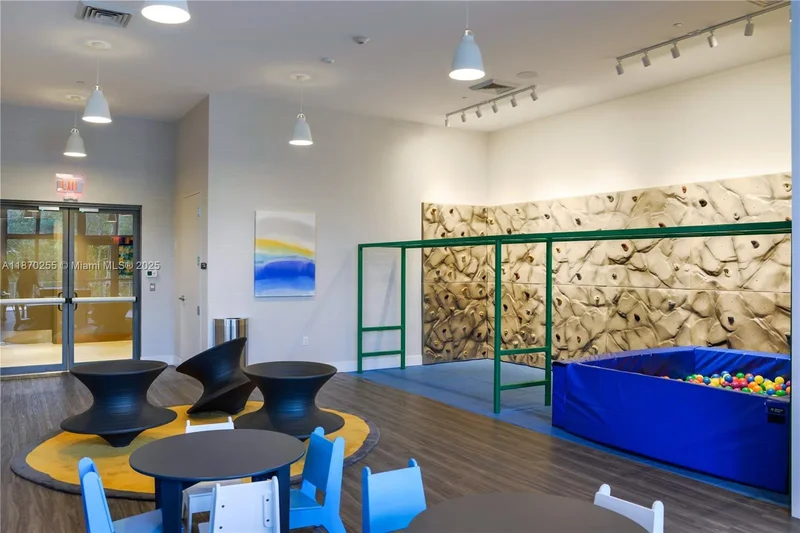 16385 Biscayne Blvd, Golden Beach, Florida, United States. - Photo 34