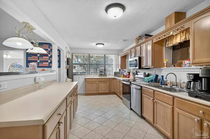 8 Manor Dr, Pensacola, FL 32507, Pensacola, Florida, United States. - Photo 51