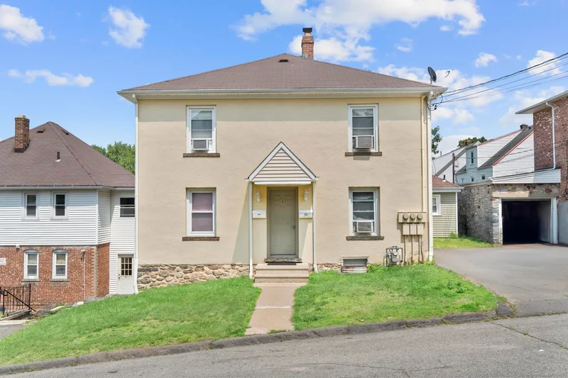 11 Units, Bristol, Connecticut, United States. - Photo 16