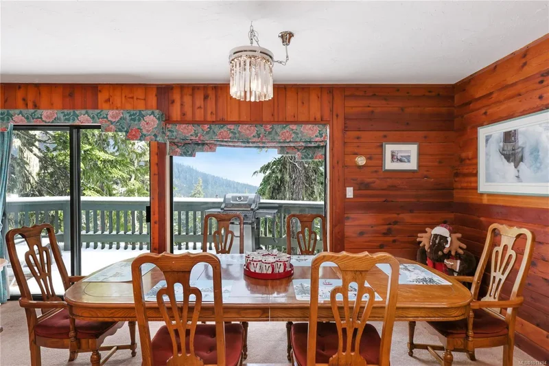706 Glacier View Close, Puntledge, British Columbia, Canada. - Photo 15