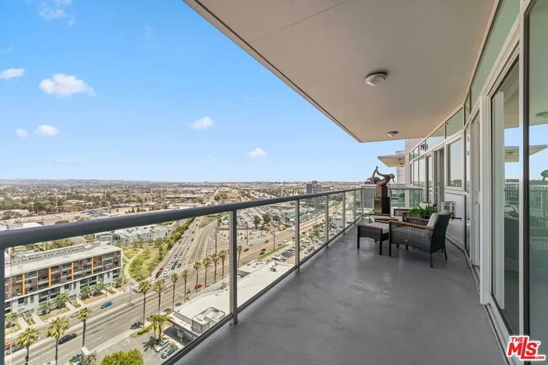 13600 Marina Pointe Drive 1904, Marina del Rey, California, United States. - Photo 9