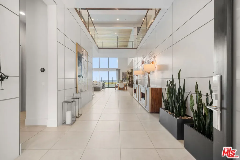 20378 W Marlow Lane, Los Angeles, California, United States. - Photo 8