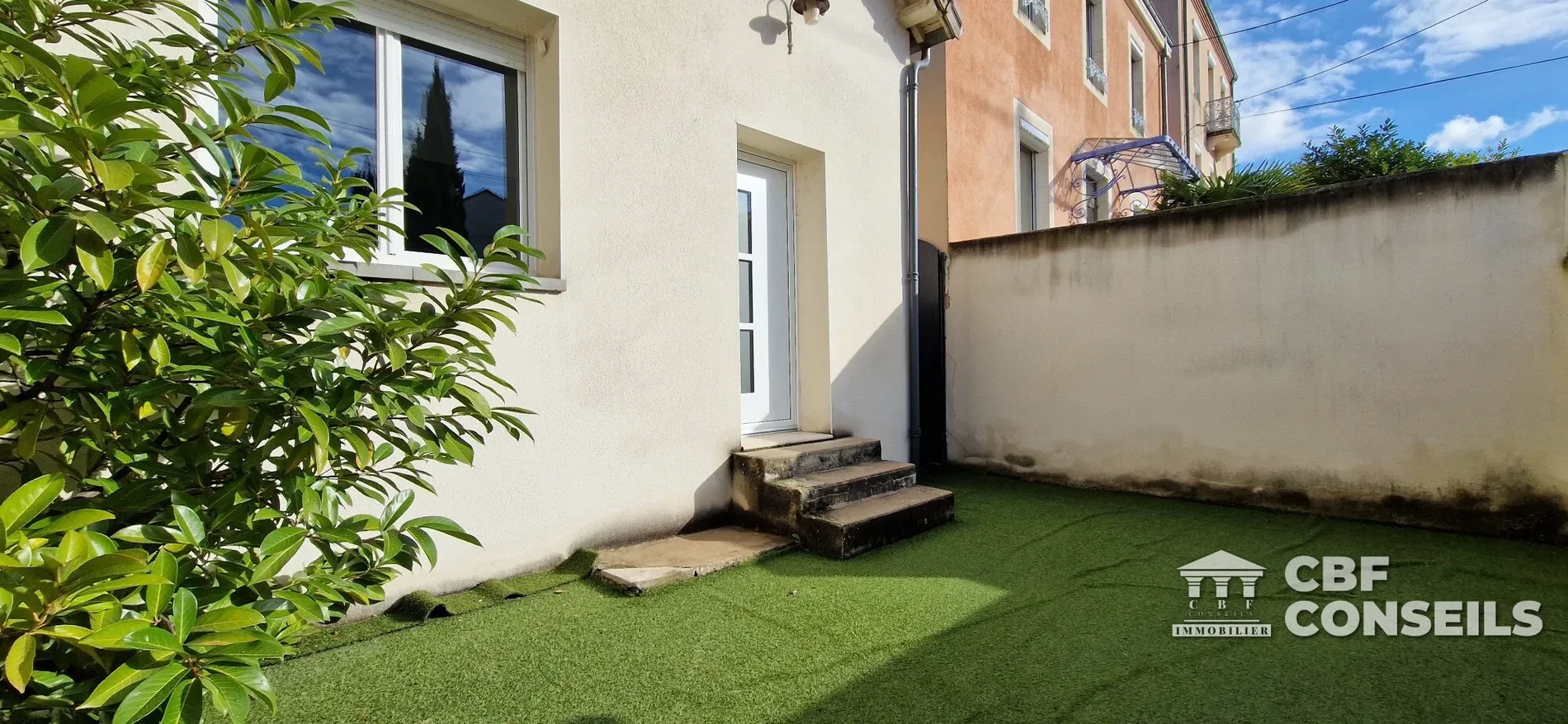 Exterior photo 6