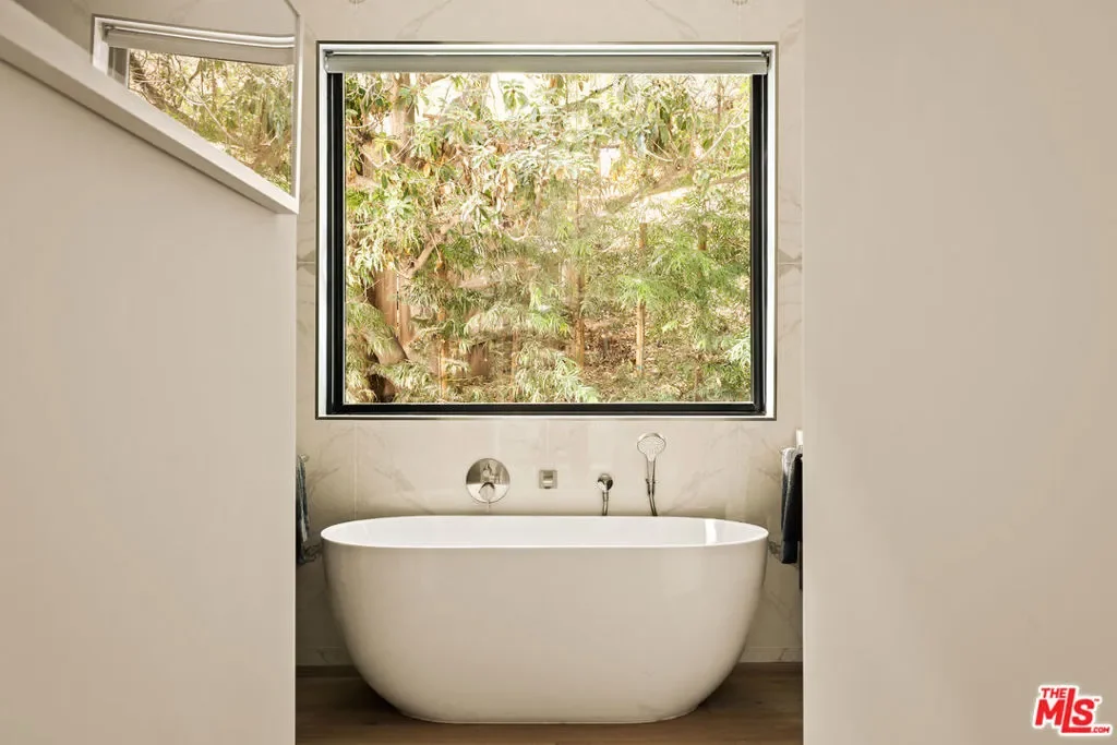 8446 Kirkwood Drive, Los Angeles, California, United States. - Photo 15