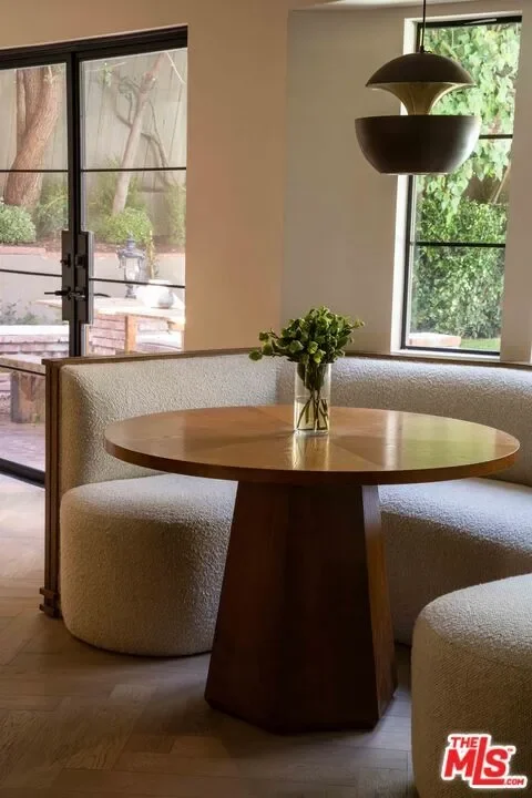1364 Londonderry Pl, Los Angeles, California, United States. - Photo 12