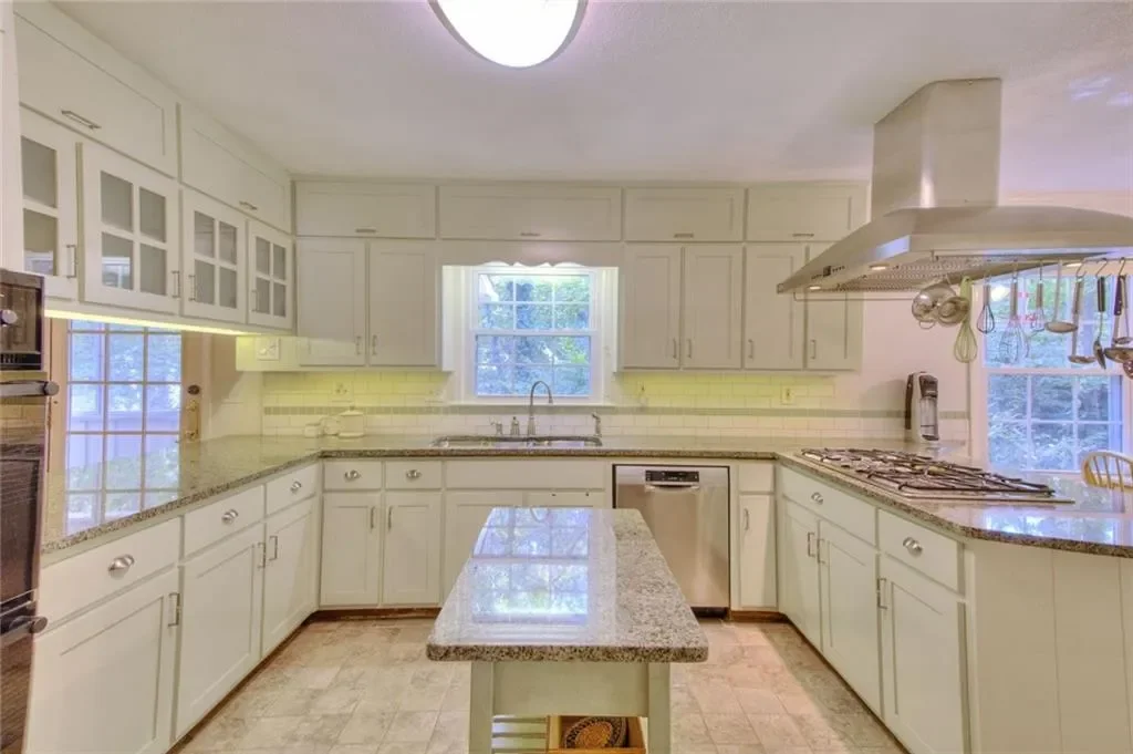 2659 Amberly Drive, Dunwoody, Georgia, United States. - Photo 9