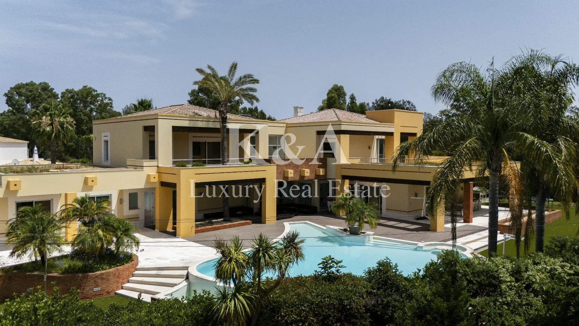 Exterior photo 5