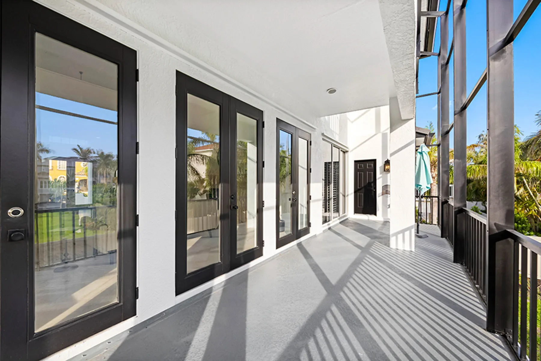 Exterior photo 4